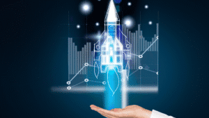 Por mais de uma década, aceleradoras e incubadoras foram protagonistas no ecossistema de inovação. Elas conectaram founders, ofereceram mentorias, aportaram capital semente e ajudaram a popularizar o conceito de startups. Mas o ambiente tecnológico evolui rápido — e hoje o mercado percebe que mentoria sem execução não constrói empresas. Startups não fracassam por falta de ideias, mas por falta de estrutura para transformar ideias em negócios reais. É nesse contexto que surge o modelo de Venture Studio — não como uma alternativa, mas como a evolução natural das aceleradoras.